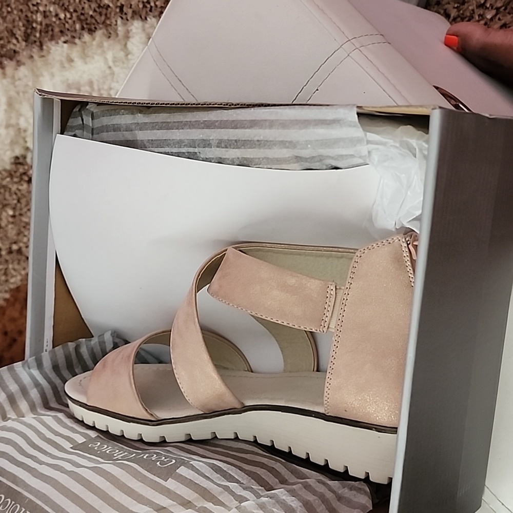 Women's shoes